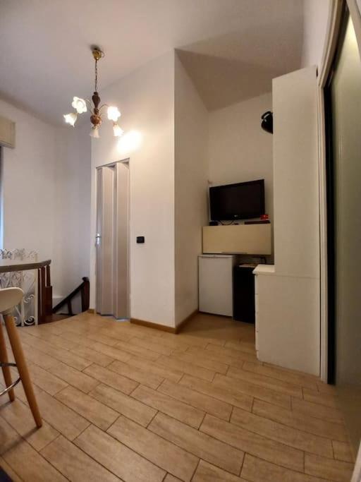 Edith Home Doccia Idromassaggio Milaan Buitenkant foto